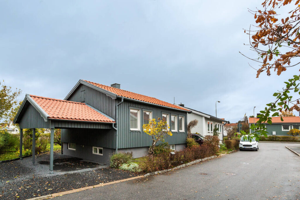 23. Pa╠eko╠erd stenmur renoverad fo╠ersa╠ekringsa╠erende