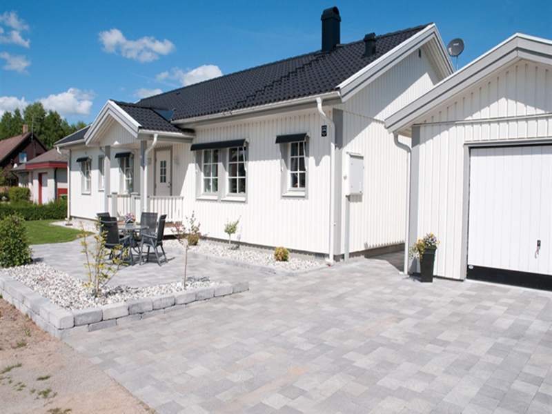 Plattomlaggning pa garageuppfart Lidingo Gronsta